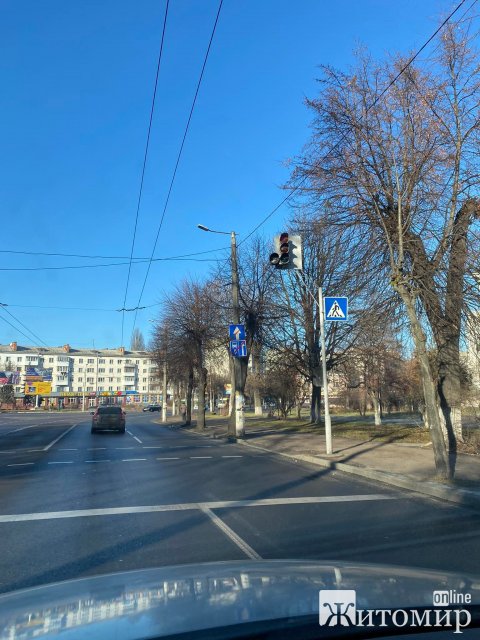 На небезпечному переході в Житомирі не працює світлофор. ФОТО