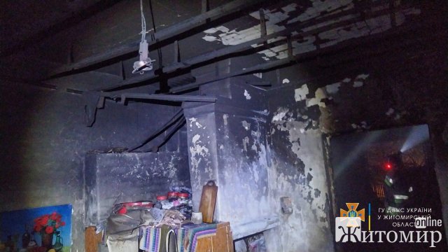 У селі Коростенського району горіла чотирикімнатна квартира: сусіди вивели господаря до приїзду рятувальників. ФОТО У селі Коростенського району горіла чотирикімнатна квартира: сусіди вивели господаря до приїзду рятувальників. ФОТО