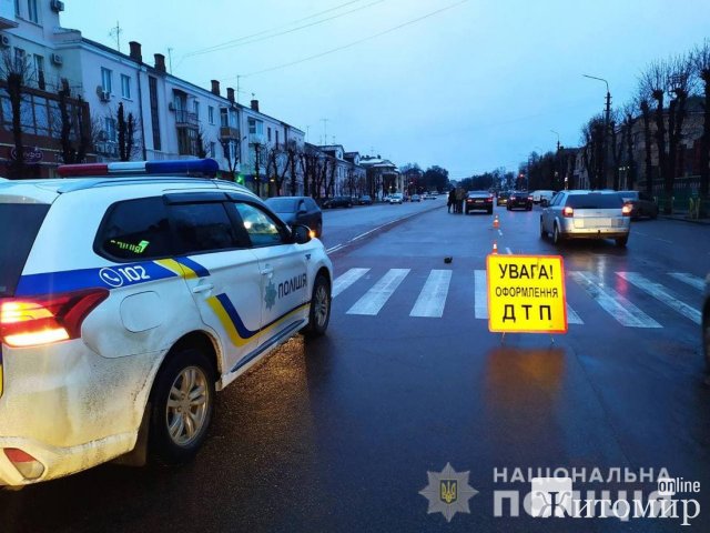У Коростені Hyundai збив жінку, потерпілу госпіталізували до лікарні. ФОТО У Коростені Hyundai збив жінку, потерпілу госпіталізували до лікарні. ФОТО