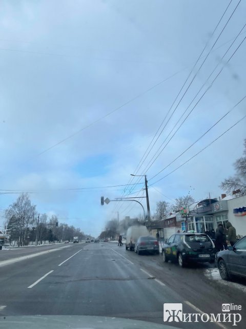 На проспекті Миру в Житомирі не працює світлофор. ФОТО