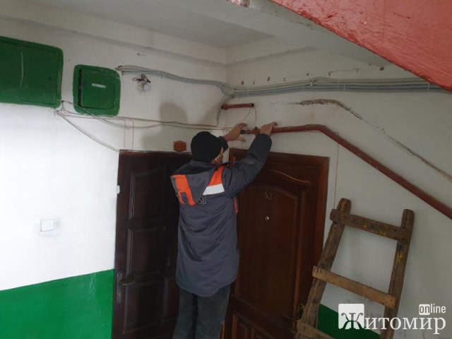 У Бердичеві горе-ремонтники переплутали газові та водяні труби при монтажу водогрійної колонки. ФОТО У Бердичеві горе-ремонтники переплутали газові та водяні труби при монтажу водогрійної колонки. ФОТО