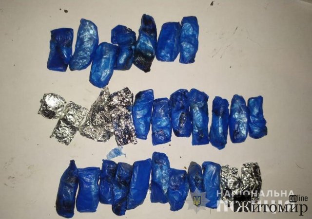 У Коростені затримали чоловіків і дівчину, які намагалися передати засудженим «подарунки». ФОТО У Коростені затримали чоловіків і дівчину, які намагалися передати засудженим «подарунки». ФОТО