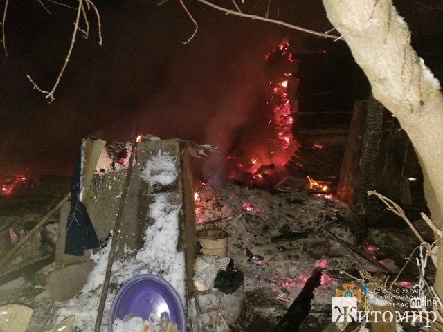 У селі на Житомирщині горів дерев’яний будинок, загинула власниця. ФОТО У селі на Житомирщині горів дерев’яний будинок, загинула власниця. ФОТО