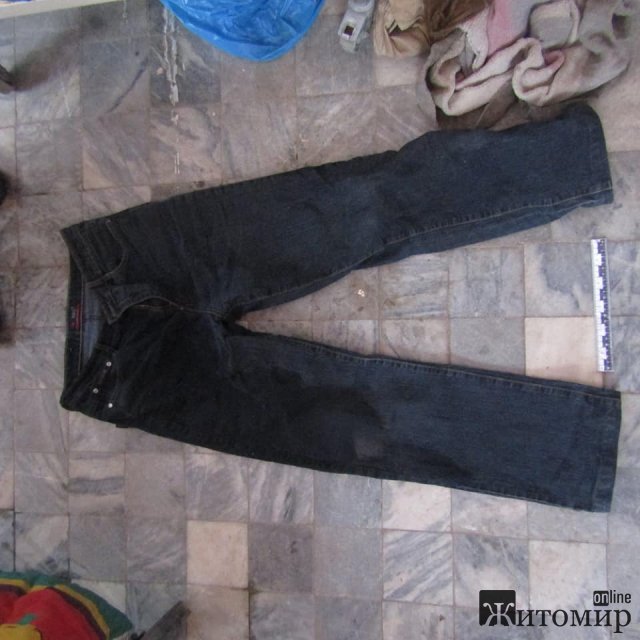 У багатоповерхівці Бердичева знайшли чоловіка, який загинув від переохолодження: поліція просить допомогти впізнати особу загиблого. ФОТО