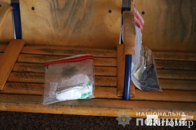 У Житомирі затримали коростенця, який хотів отруїти вагітну дружину. ФОТО У Житомирі затримали коростенця, який хотів отруїти вагітну дружину. ФОТО