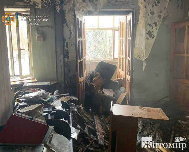 Подробиці пожежі в будинку по вулиці Покровській в Житомирі. ФОТО Подробиці пожежі в будинку по вулиці Покровській в Житомирі. ФОТО