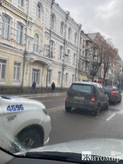 ДТП біля міськради Житомира. ФОТО ДТП біля міськради Житомира. ФОТО