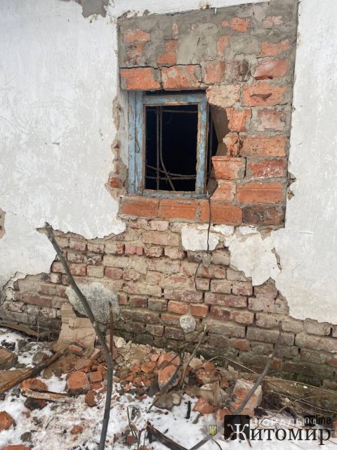 У селі Житомирської області 34-річний чоловік виніс з магазину гроші, цигарки та алкоголь. ФОТО У селі Житомирської області 34-річний чоловік виніс з магазину гроші, цигарки та алкоголь. ФОТО