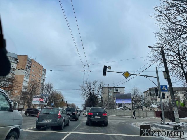 На перехресті Мазепи та Грушевського не працює світлофор. ФОТО