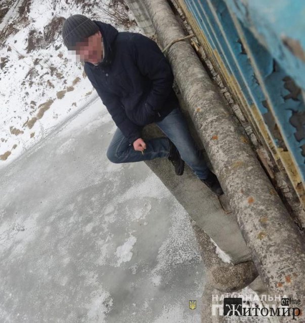 У Новограді-Волинському хлопчина повідомив поліцію про чоловіка, що хотів стрибнути з мосту. ФОТО