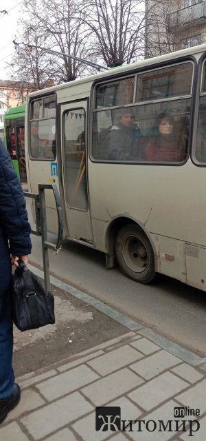 Мами з візочками з Тетерівки не можуть доїхати до Житомира в маршрутках