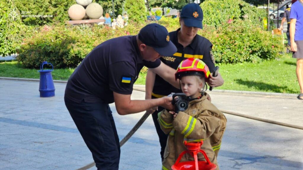 Житомирські рятувальники долучилися до святкування Міжнародного дня молоді. ФОТО - фото №7