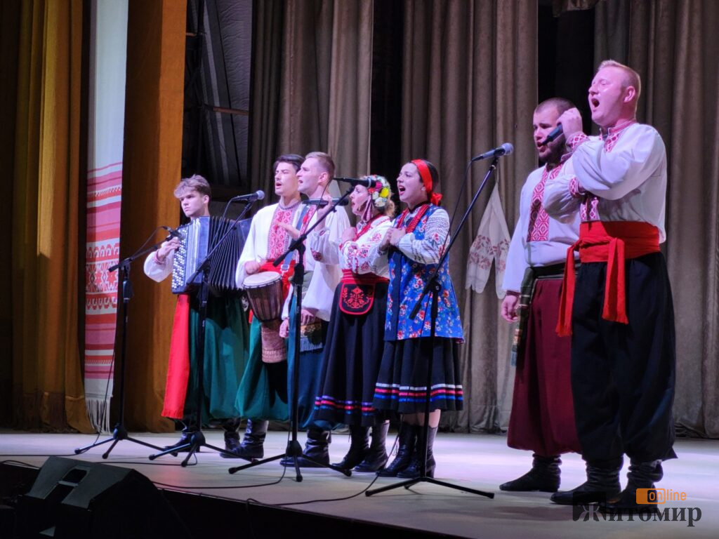 «Родослав» продовжує концертний сезон на Житомирщині: фестивалі, перемоги та натхнення для глядачів - Події. Джерело: Zhitomir-OnLine «Родослав» продовжує концертний сезон на Житомирщині: фестивалі, перемоги та натхнення для глядачів - фото №1
