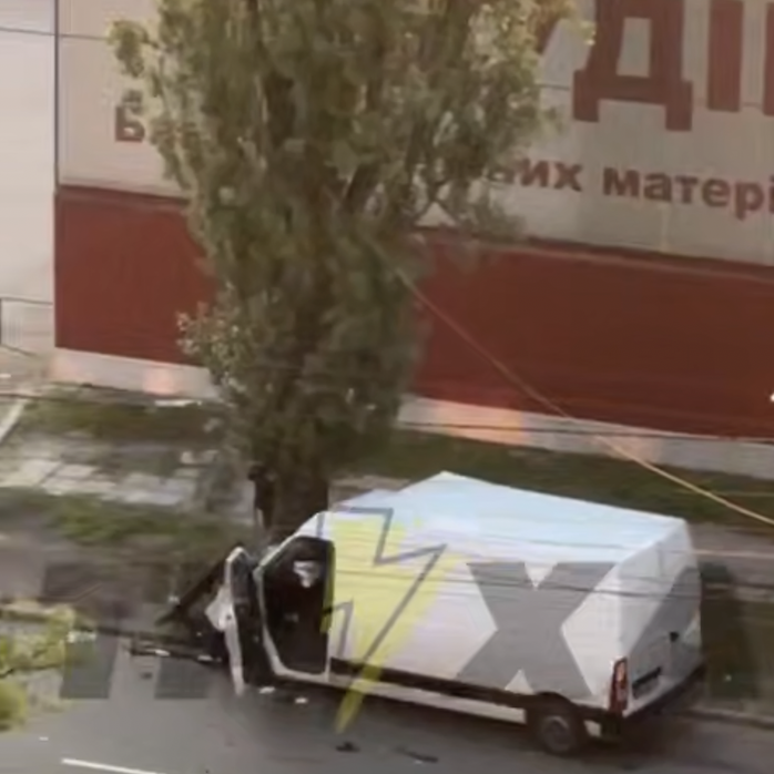 У Житомирі мікроавтобус врізався в тролейбус: є постраждалі - Події, Топ-новини. Джерело: Zhitomir-OnLine У Житомирі мікроавтобус врізався в тролейбус: є постраждалі - фото №3