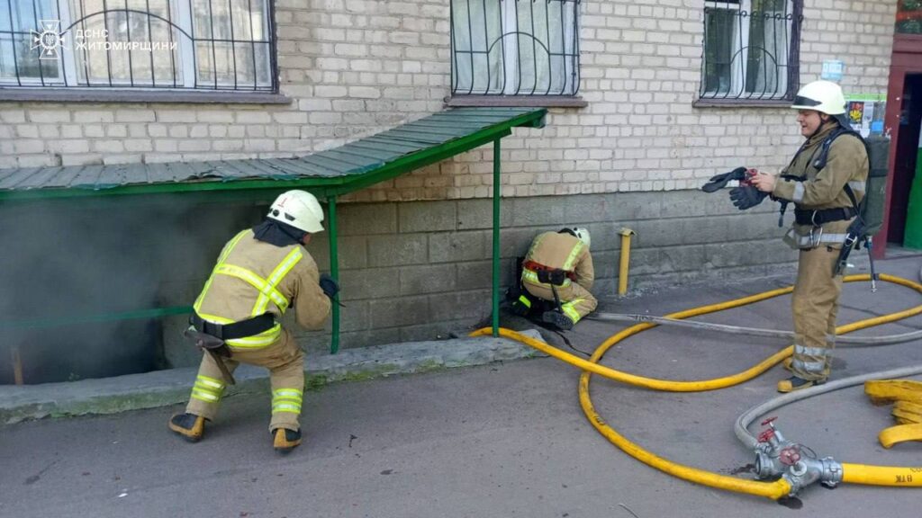У Житомирі ліквідували пожежу в підвалі житлового будинку - Події. Джерело: Zhitomir-OnLine У Житомирі ліквідували пожежу в підвалі житлового будинку - фото №
