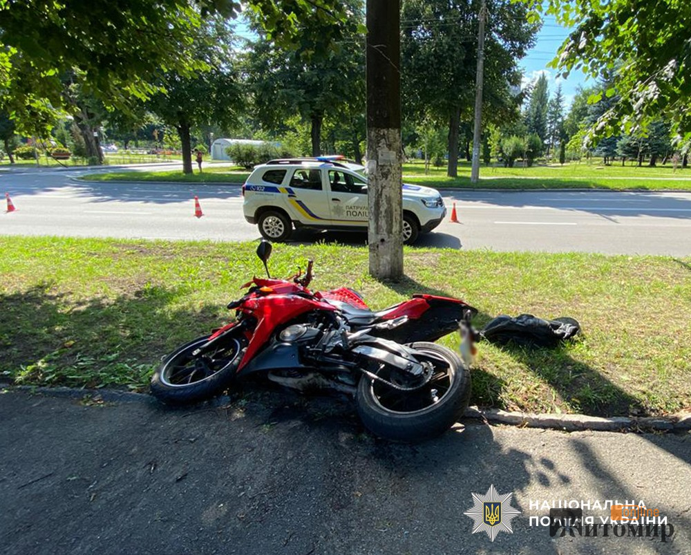 Поліцейські встановлюють обставини двох ДТП у Житомирі за участю мотоциклістів. ФОТО - Події. Джерело: Zhitomir-OnLine Поліцейські встановлюють обставини двох ДТП у Житомирі за участю мотоциклістів. ФОТО - фото №