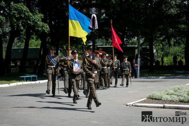 У Новограді-Волинському попрощалися з військовим 54-го розвідбату, який загинув у зоні ООС У Новограді-Волинському попрощалися з військовим 54-го розвідбату, який загинув у зоні ООС