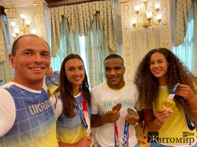 ​Президент зустрівся з переможцями та призерами Олімпіади: серед присутніх була й житомирянка. ФОТО