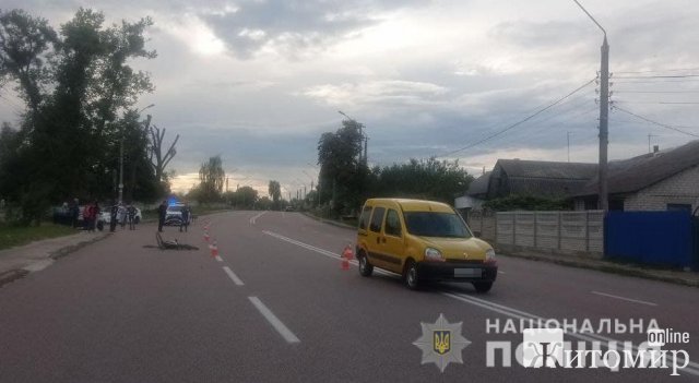Біля Житомира Renault збив 10-річного велосипедиста: дитина в лікарні Біля Житомира Renault збив 10-річного велосипедиста: дитина в лікарні
