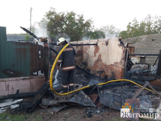 У двох селах Коростенського району рятувальники за добу гасили пожежі. ФОТО У двох селах Коростенського району рятувальники за добу гасили пожежі. ФОТО