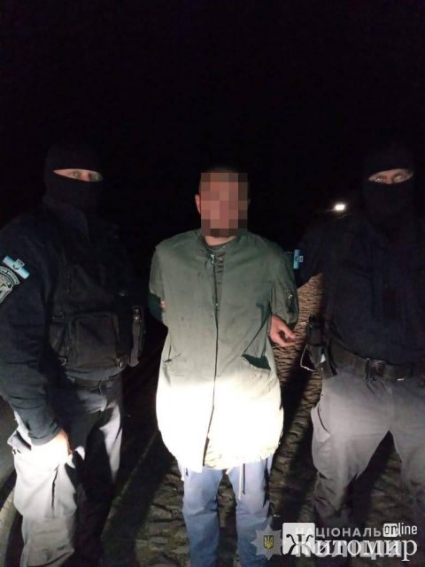 У Ружинському районі затримали 22-річного молодика, який підозрюється у вбивстві жінки та її доньки. ФОТО У Ружинському районі затримали 22-річного молодика, який підозрюється у вбивстві жінки та її доньки. ФОТО