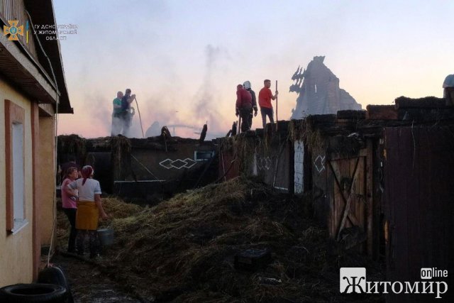 На Житомирщині рятувальники ліквідували загоряння будівель, полум’я з яких перекинулось на сусідні приміщення. ФОТО На Житомирщині рятувальники ліквідували загоряння будівель, полум’я з яких перекинулось на сусідні приміщення. ФОТО