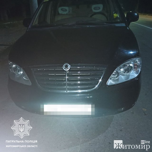На Параджанова в Житомирі патрульні зупинили автомобіль, який відсутній в базах МВС. ФОТО На Параджанова в Житомирі патрульні зупинили автомобіль, який відсутній в базах МВС. ФОТО