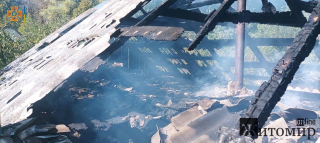 За добу рятувальники ліквідували чотири пожежі в приватному житловому секторі в Житомирській області. ФОТО За добу рятувальники ліквідували чотири пожежі в приватному житловому секторі в Житомирській області. ФОТО