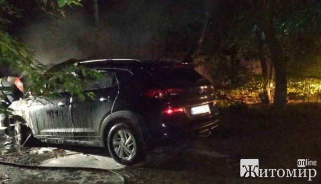 У місті Житомирської області неподалік районної лікарні горів Hundai У місті Житомирської області неподалік районної лікарні горів Hundai