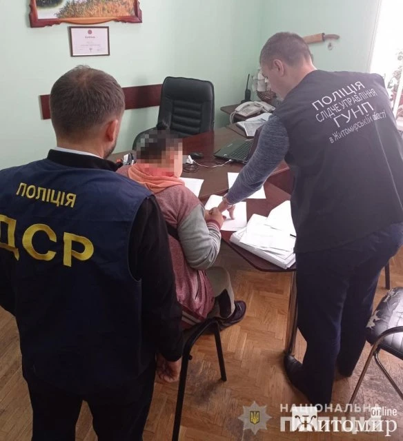 Жителька Черняхова захотіла помститись чоловіку, який не продав їй автомобіль та найняла «авторитета», аби вимагав гроші. ФОТО Жителька Черняхова захотіла помститись чоловіку, який не продав їй автомобіль та найняла «авторитета», аби вимагав гроші. ФОТО