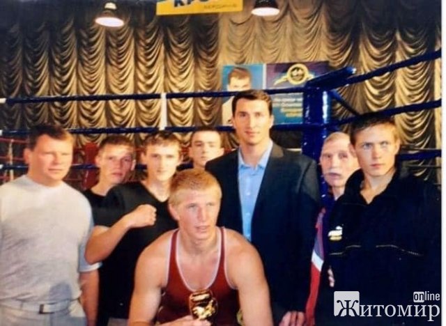 Чемпіон за версіями WBA, WBO, IBF і IBO Олександр Усик у Бердичеві. ФОТО Чемпіон за версіями WBA, WBO, IBF і IBO Олександр Усик у Бердичеві. ФОТО