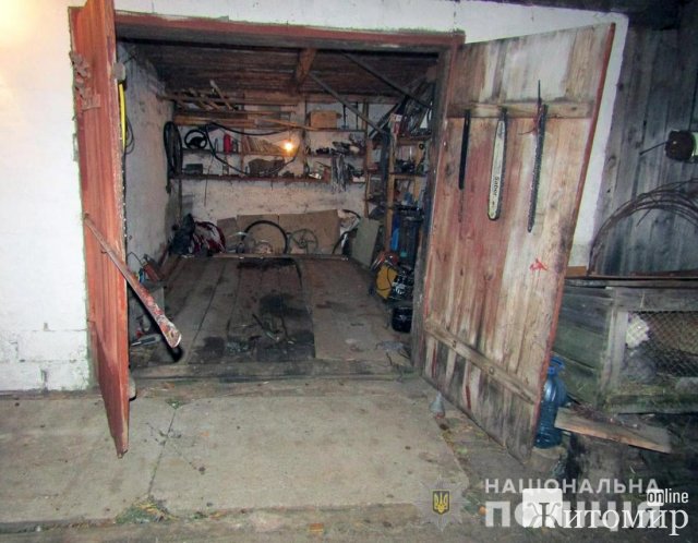 У Житомирській області двоє "спритників" викрали з гаража ВАЗ та опинились у кюветі. ФОТО У Житомирській області двоє "спритників" викрали з гаража ВАЗ та опинились у кюветі. ФОТО