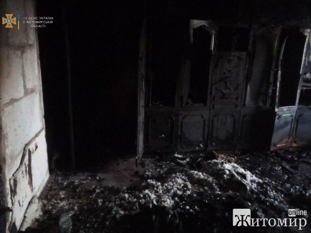 У селищі на Житомирщині горіла квартира в чотириповерховому будинку: рятувальники виявили тіло чоловіка. ФОТО У селищі на Житомирщині горіла квартира в чотириповерховому будинку: рятувальники виявили тіло чоловіка. ФОТО