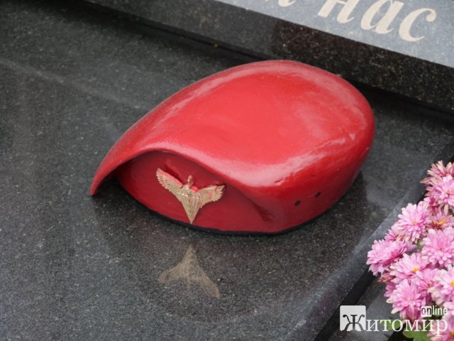На Смолянському кладовищі в Житомирі відбулося вшанування пам’яті загиблих військових На Смолянському кладовищі в Житомирі відбулося вшанування пам’яті загиблих військових