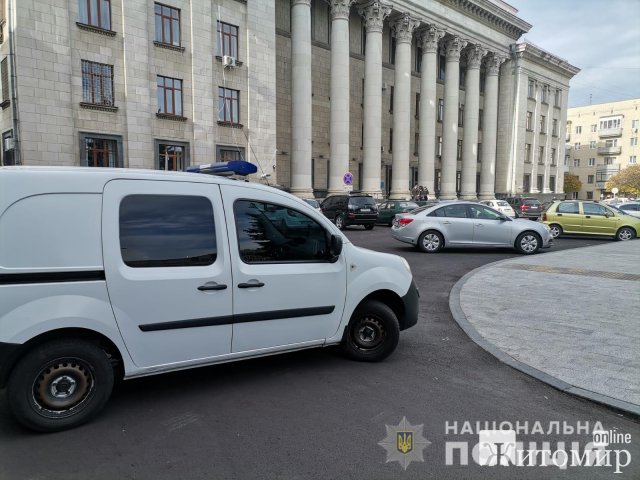 У Житомирі "замінували" 5 судових установ, людей евакуйовують У Житомирі "замінували" 5 судових установ, людей евакуйовують