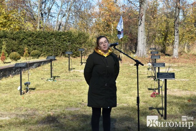 У Новограді-Волинському висадили алею пам’яті про жінок, які загинули на сході України У Новограді-Волинському висадили алею пам’яті про жінок, які загинули на сході України