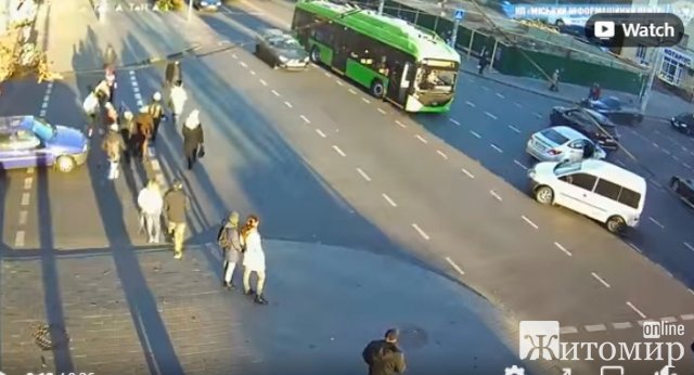 В центрі Житомира зіштовхнулись Nissan та Hyundai. ФОТО