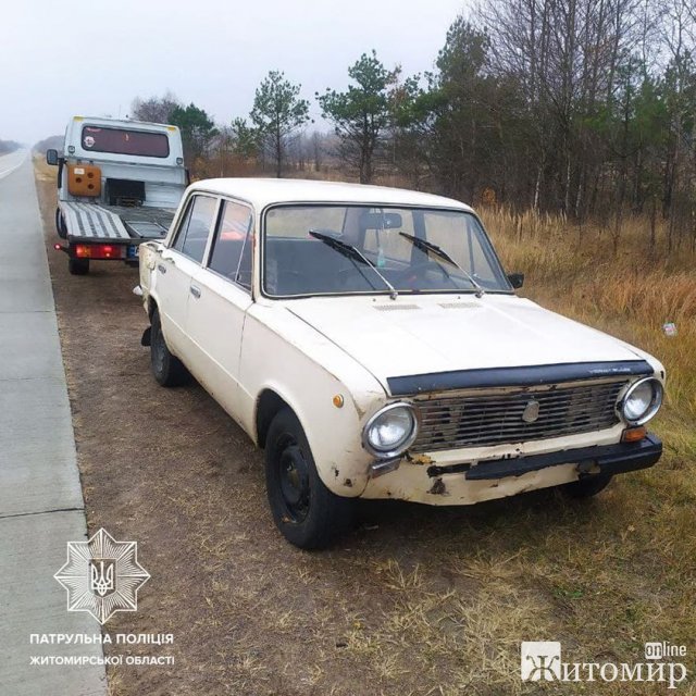 На трасі в Житомирській області патрульні виявили незареєстрований автомобіль. ФОТО