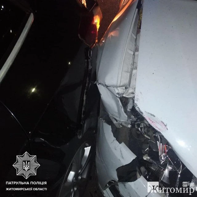 На проспекті Незалежності в Житомирі зіштовхнулись два Renault. ФОТО