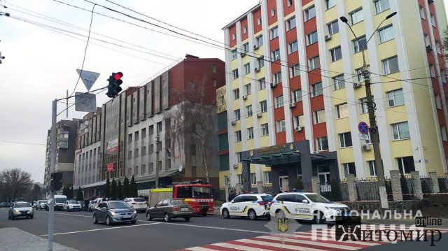 Чергове "замінування" в Житомирі - цього разу Господарський суд. ФОТО Чергове "замінування" в Житомирі - цього разу Господарський суд. ФОТО