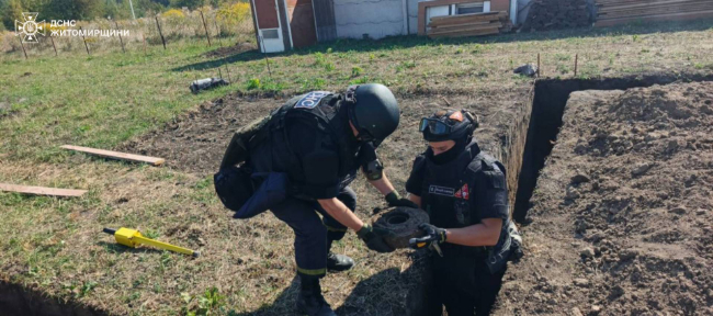 На приватній ділянці в Бердичеві виявили протитанкову міну - Події. Джерело: Zhitomir-OnLine На приватній ділянці в Бердичеві виявили протитанкову міну - фото №