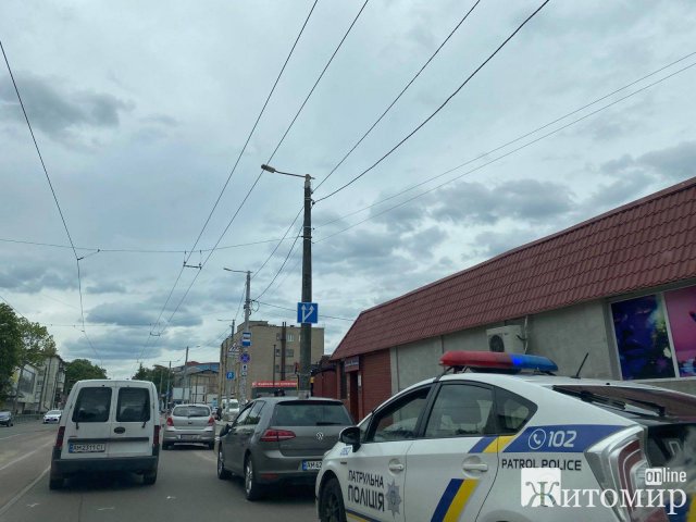 На Грушевського в Житомирі - ДТП. ФОТО