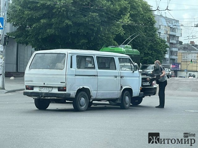 ДТП на перехресті в центрі Житомира. ФОТО