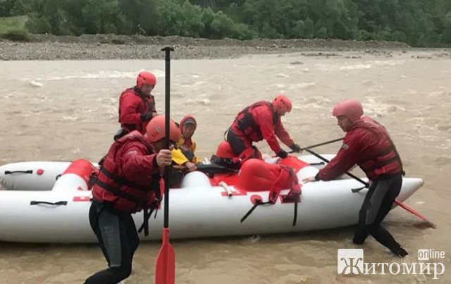 Знайшли тіло хлопчика, якого понесло течією річки на Прикарпатті. ФОТО Знайшли тіло хлопчика, якого понесло течією річки на Прикарпатті. ФОТО