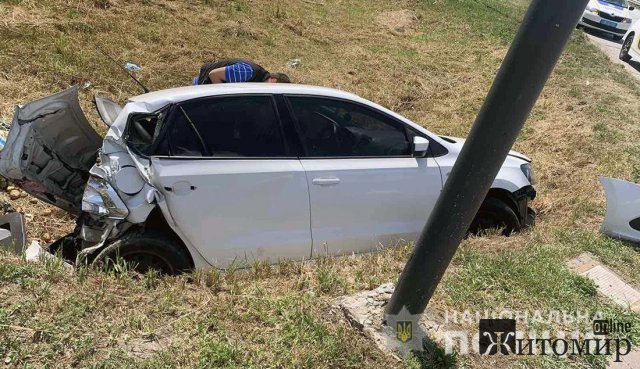 Поліція розслідує ДТП під Житомиром, в якій травми отримала киянка. ФОТО