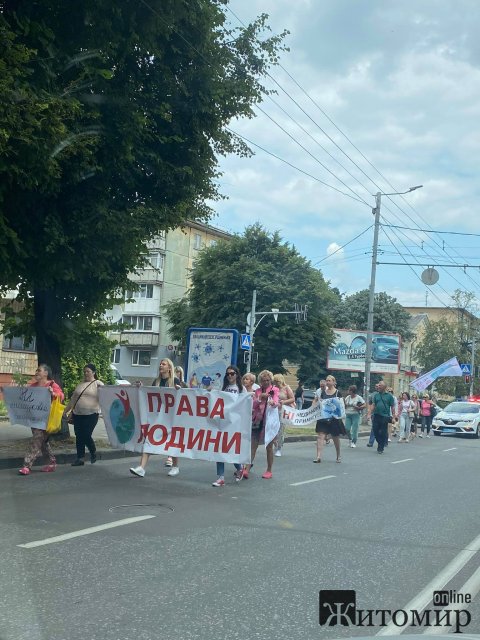 Житомиром йде хода проти примусової вакцинації. ФОТО