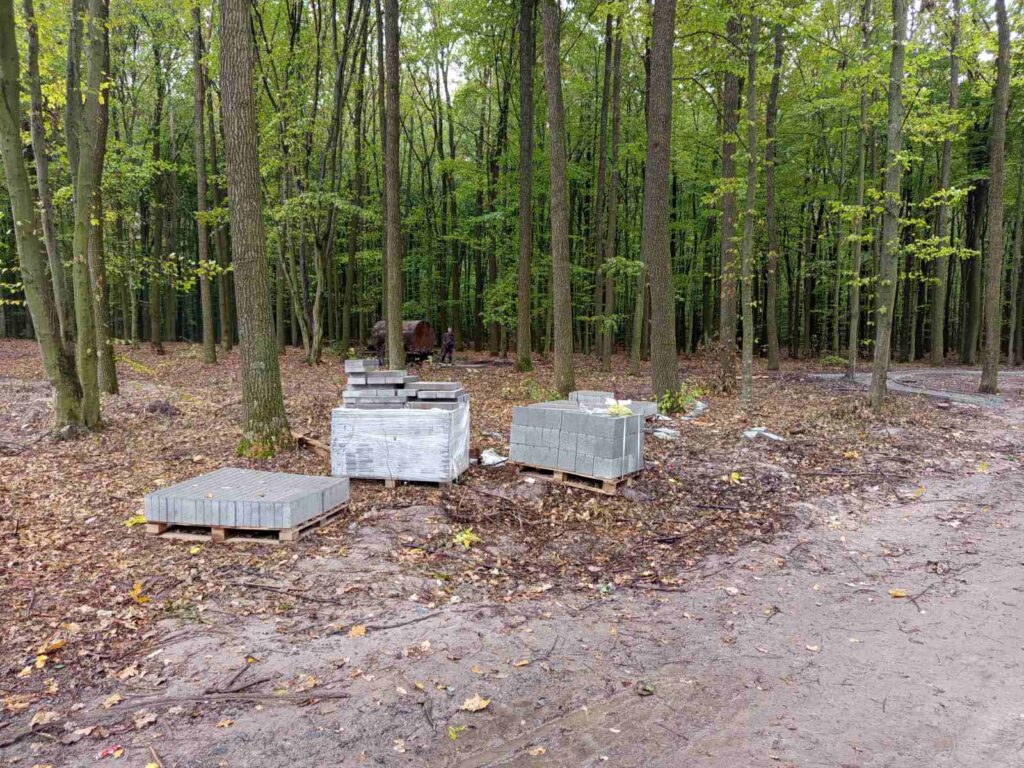 В Андрушівці розпочали будівництво нової рекреаційної зони в лісовому масиві «Червона гірка». Чи підтримують таку ініціативу містяни - фото №1