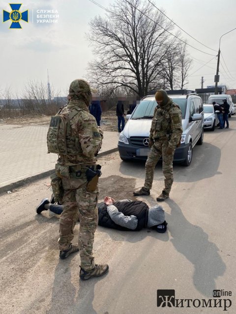 У Житомирі СБУ блокувала підпільну майстерню з виготовлення бойових засобів ураження. ФОТО У Житомирі СБУ блокувала підпільну майстерню з виготовлення бойових засобів ураження. ФОТО
