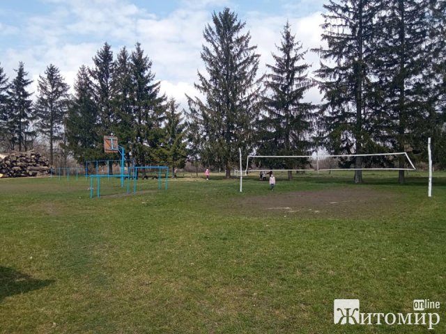 В одній з ОТГ Житомирщини хочуть закрити школу, де навчаються діти з двох сіл. ФОТО В одній з ОТГ Житомирщини хочуть закрити школу, де навчаються діти з двох сіл. ФОТО