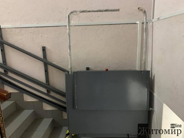 В одному з медзакладів Житомира благодійний фонд облаштовує підйомник для людей з інвалідністю. ФОТО В одному з медзакладів Житомира благодійний фонд облаштовує підйомник для людей з інвалідністю. ФОТО